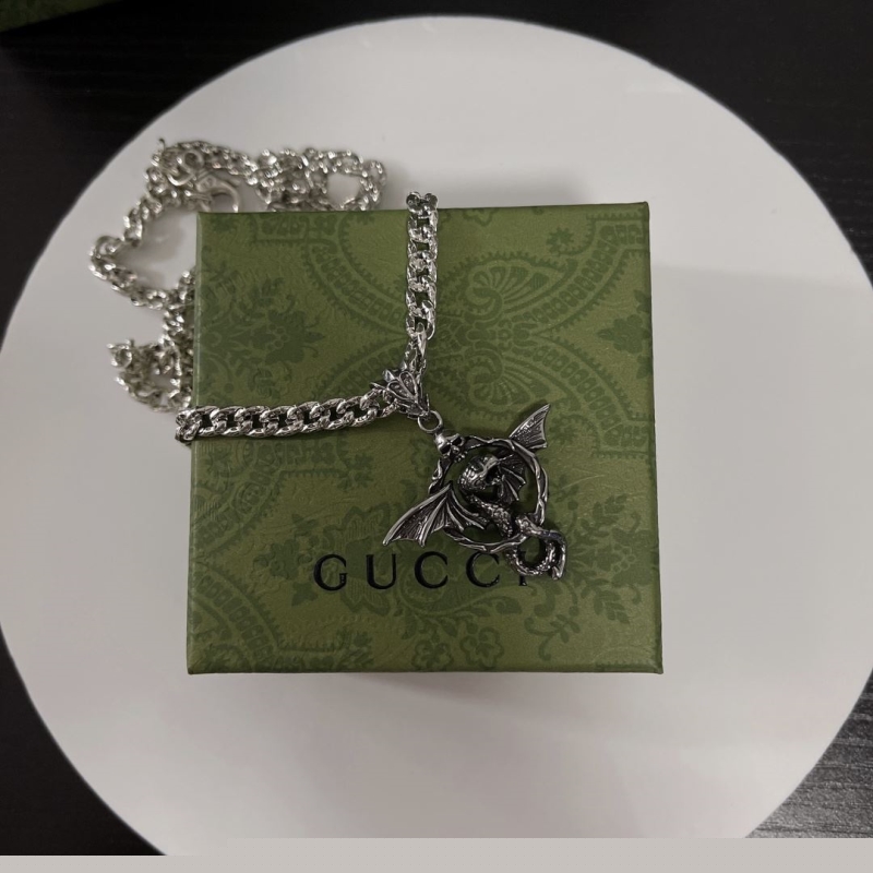 G*u*i necklaces